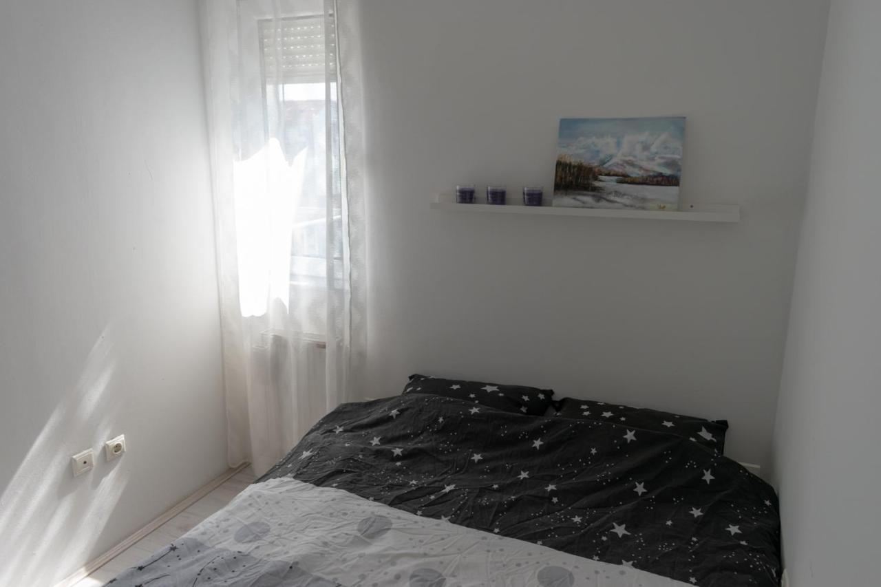 Stan Na Dan 021 Apartment Нови Сад Екстериор снимка