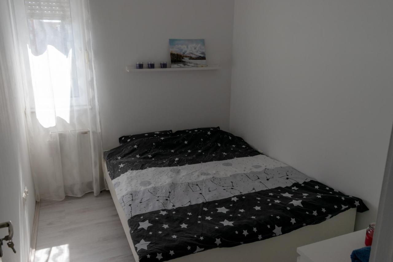 Stan Na Dan 021 Apartment Нови Сад Екстериор снимка