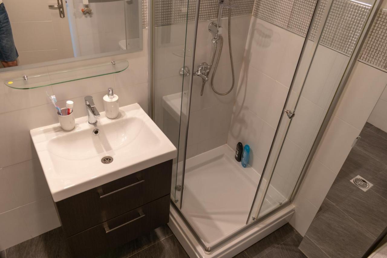 Stan Na Dan 021 Apartment Нови Сад Екстериор снимка