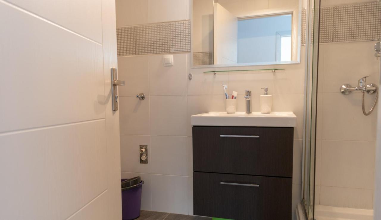 Stan Na Dan 021 Apartment Нови Сад Екстериор снимка