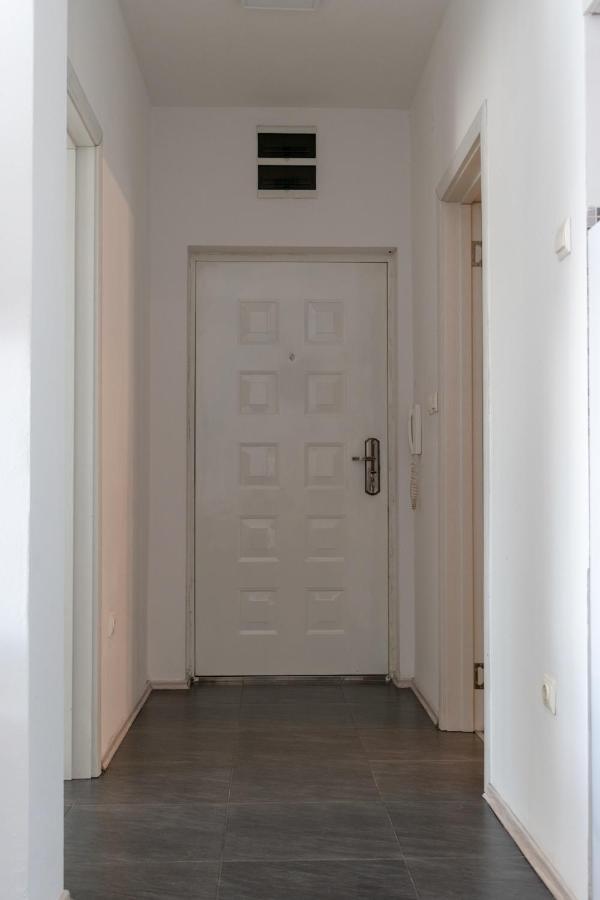 Stan Na Dan 021 Apartment Нови Сад Екстериор снимка