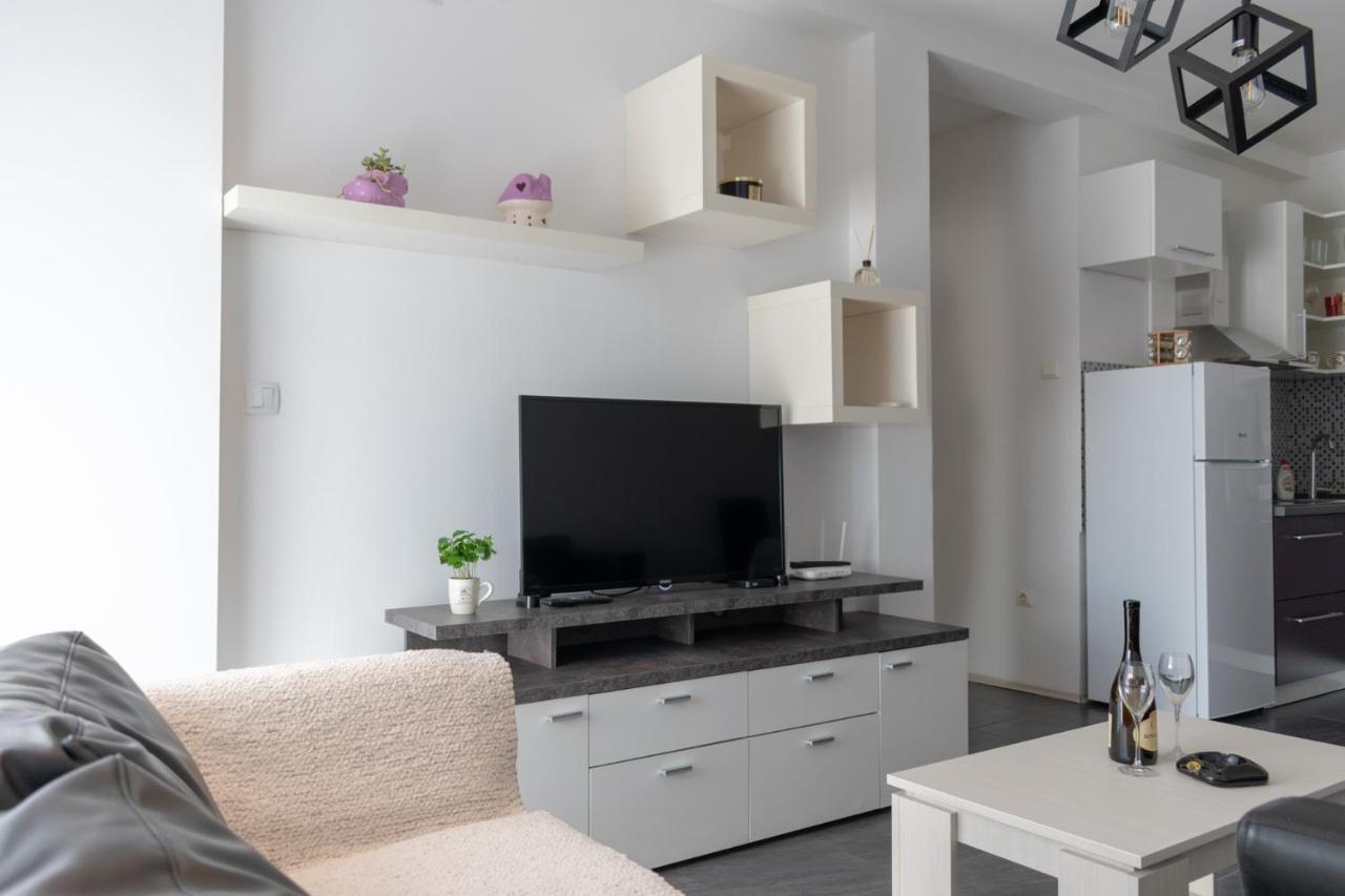 Stan Na Dan 021 Apartment Нови Сад Екстериор снимка
