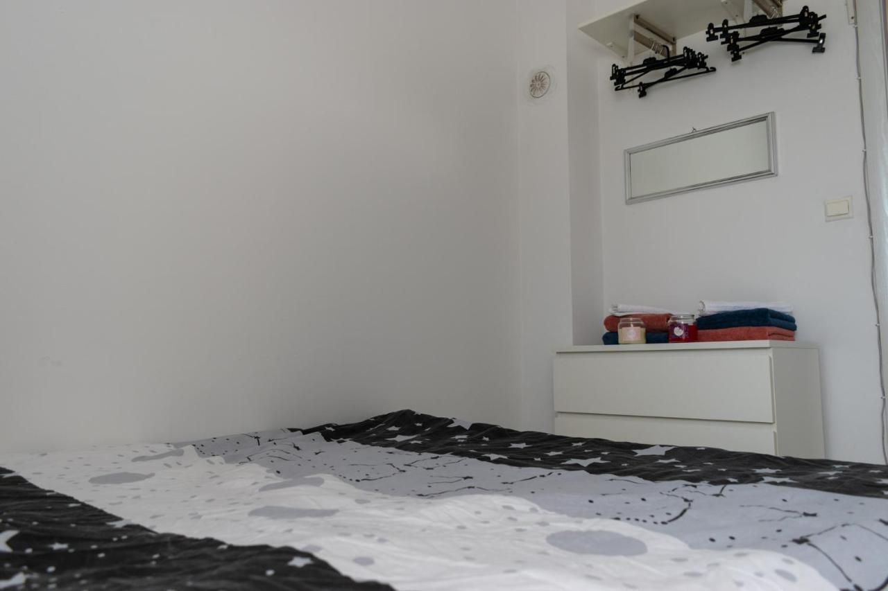 Stan Na Dan 021 Apartment Нови Сад Екстериор снимка