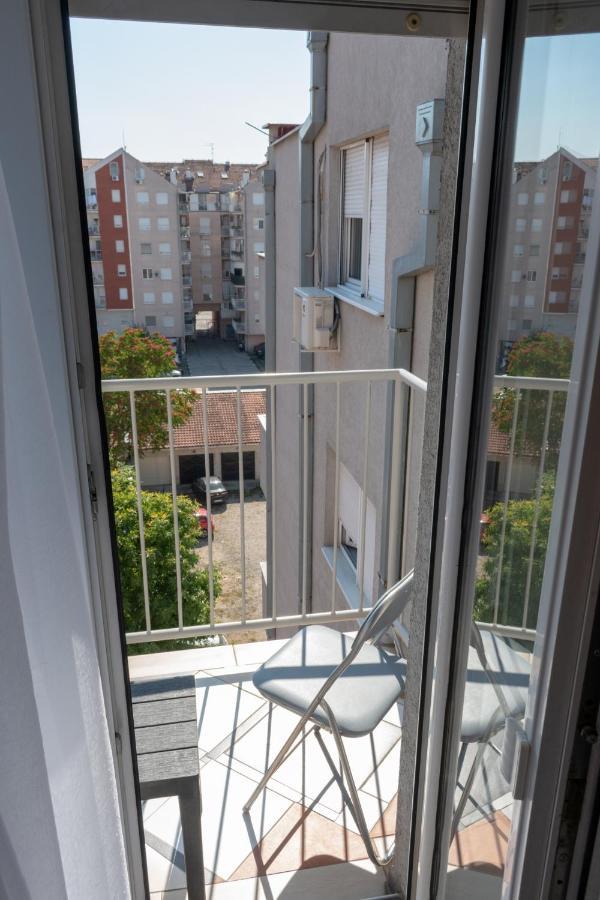 Stan Na Dan 021 Apartment Нови Сад Екстериор снимка