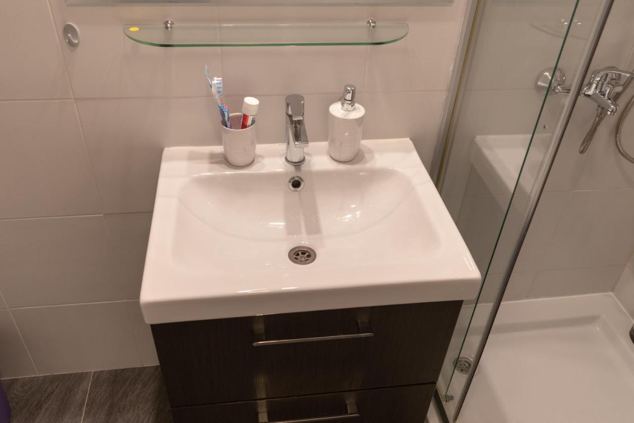 Stan Na Dan 021 Apartment Нови Сад Екстериор снимка