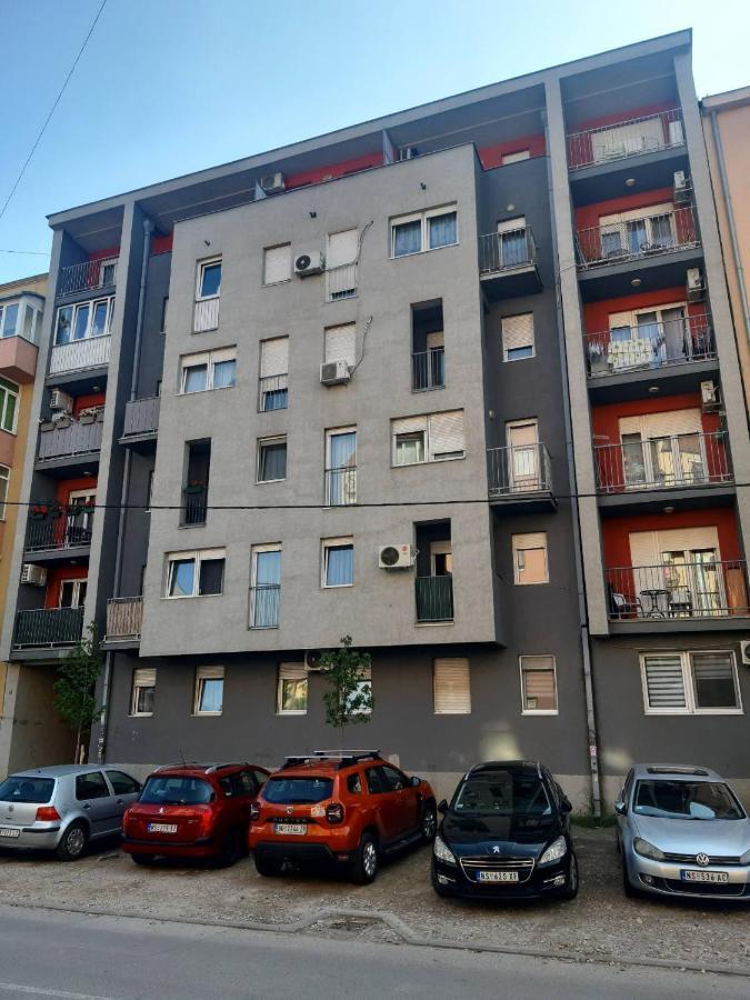 Stan Na Dan 021 Apartment Нови Сад Екстериор снимка