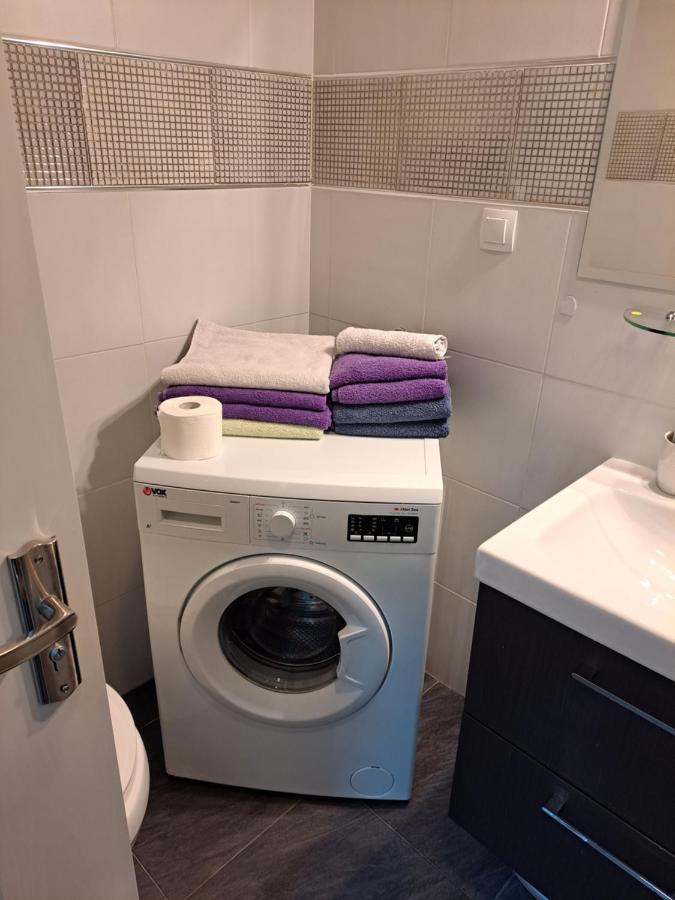 Stan Na Dan 021 Apartment Нови Сад Екстериор снимка