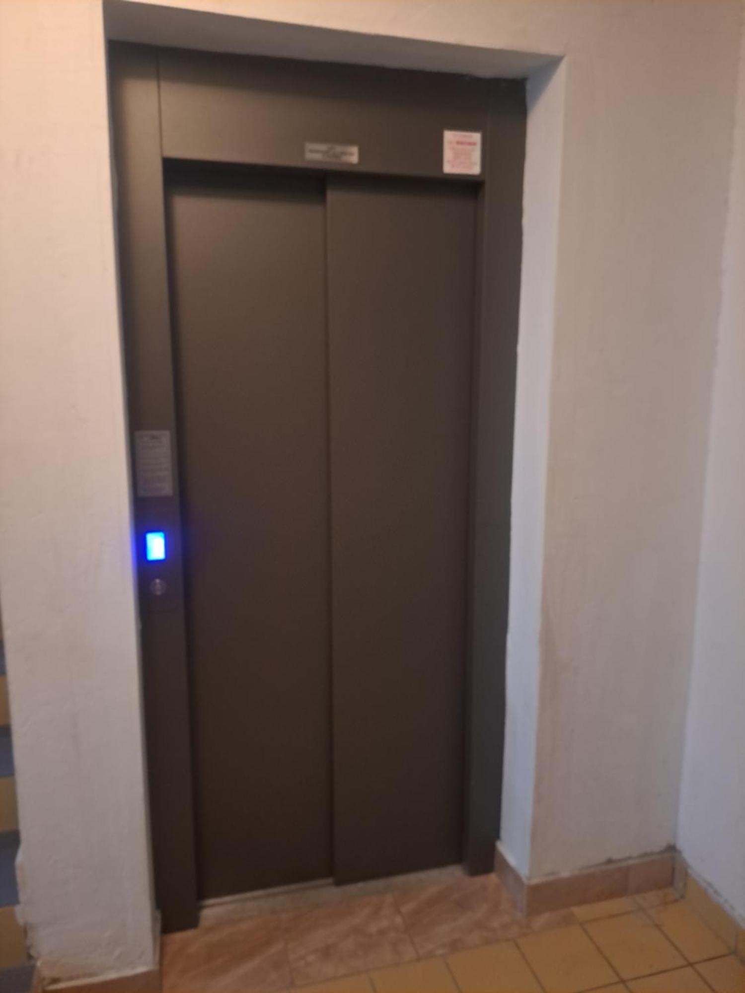 Stan Na Dan 021 Apartment Нови Сад Екстериор снимка