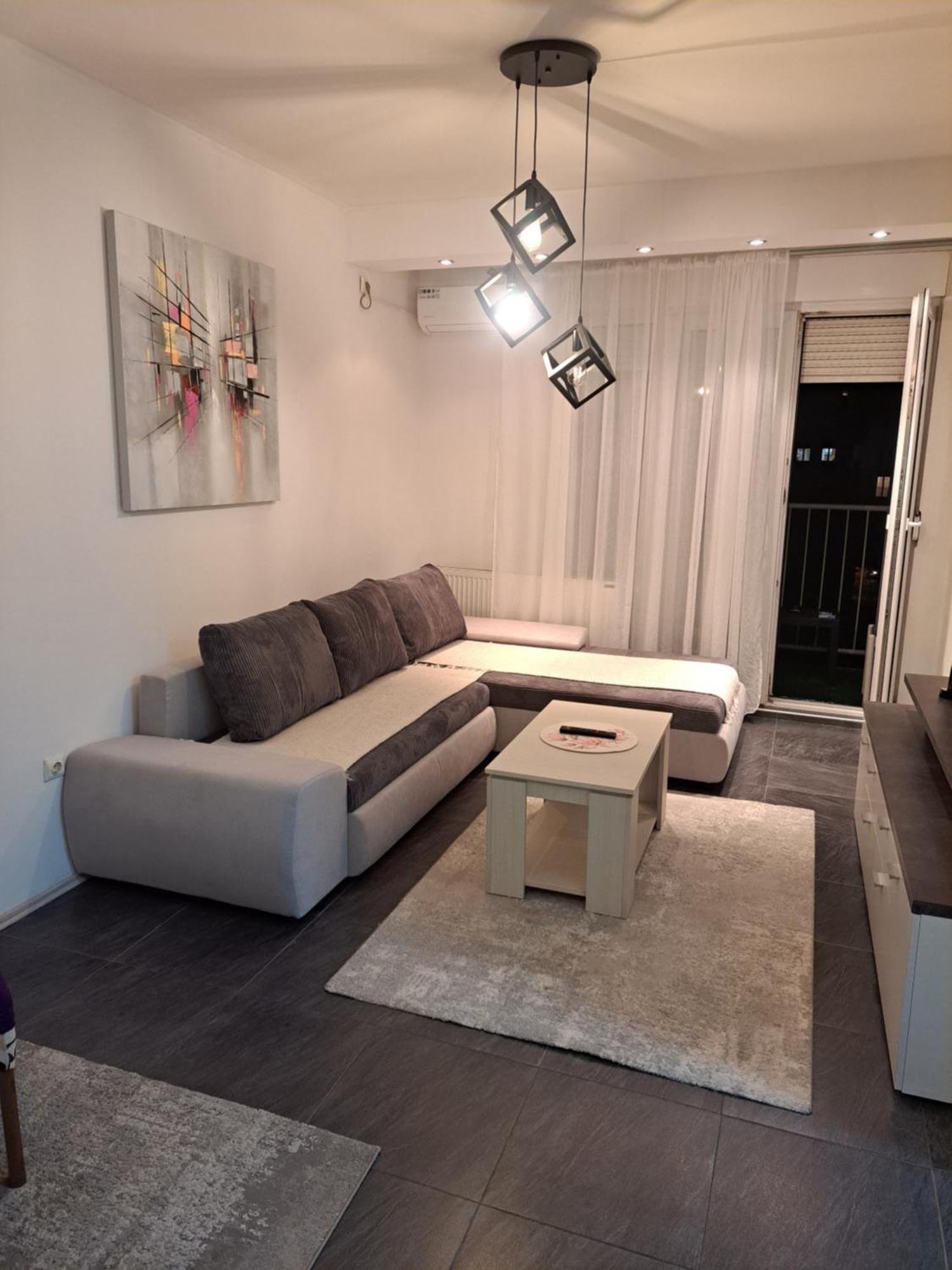 Stan Na Dan 021 Apartment Нови Сад Екстериор снимка